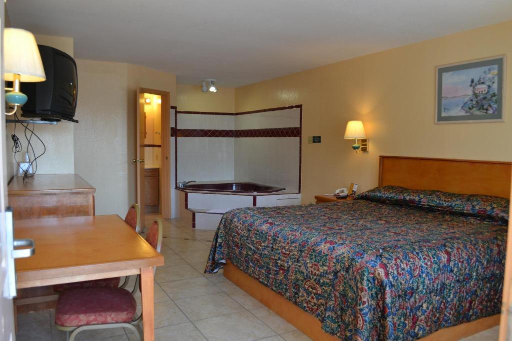 Deluxe Inn And Suites Weslaco Exterior photo