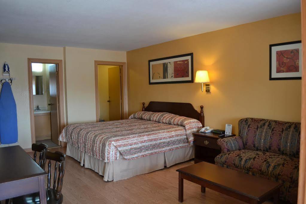 Deluxe Inn And Suites Weslaco Exterior photo